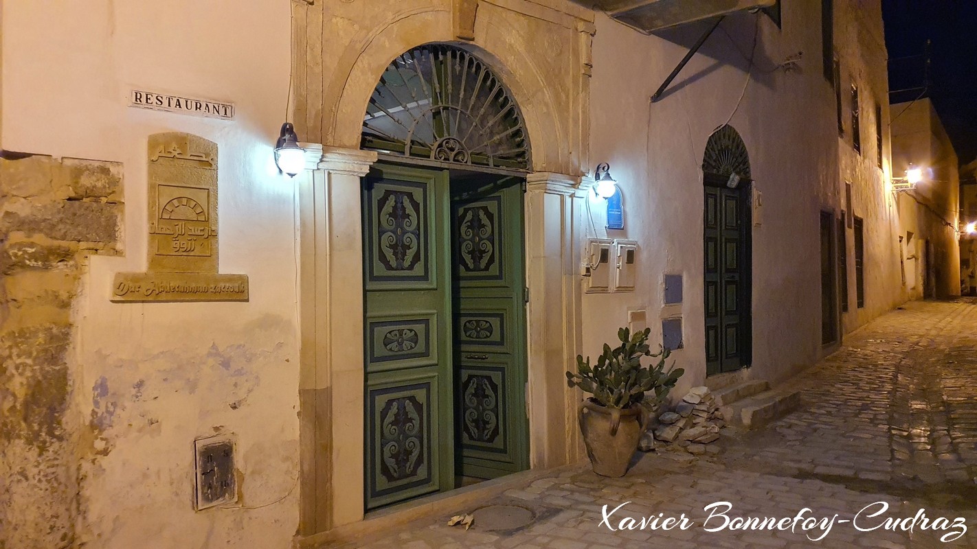 Kairouan by Night - Medina - Dar Abderrahman Zarrouk
Mots-clés: Al Qayrawān geo:lat=35.67930350 geo:lon=10.10035560 geotagged Sidi Bou Fandar TUN Tunisie Kairouan patrimoine unesco Medina Dar Abderrahman Zarrouk Nuit