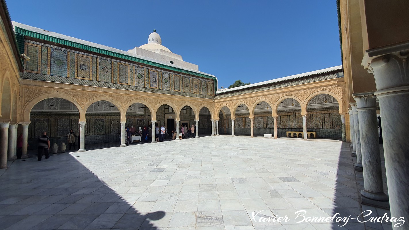 Kairouan - Mosquee du Barbier (mausolee de Sidi Sahbi)
Mots-clés: Al Qayrawān El Mourstane geo:lat=35.68211403 geo:lon=10.09009749 geotagged TUN Tunisie Kairouan patrimoine unesco Mosquee du Barbier Mausolee de Sidi Sahbi Mosque Religion