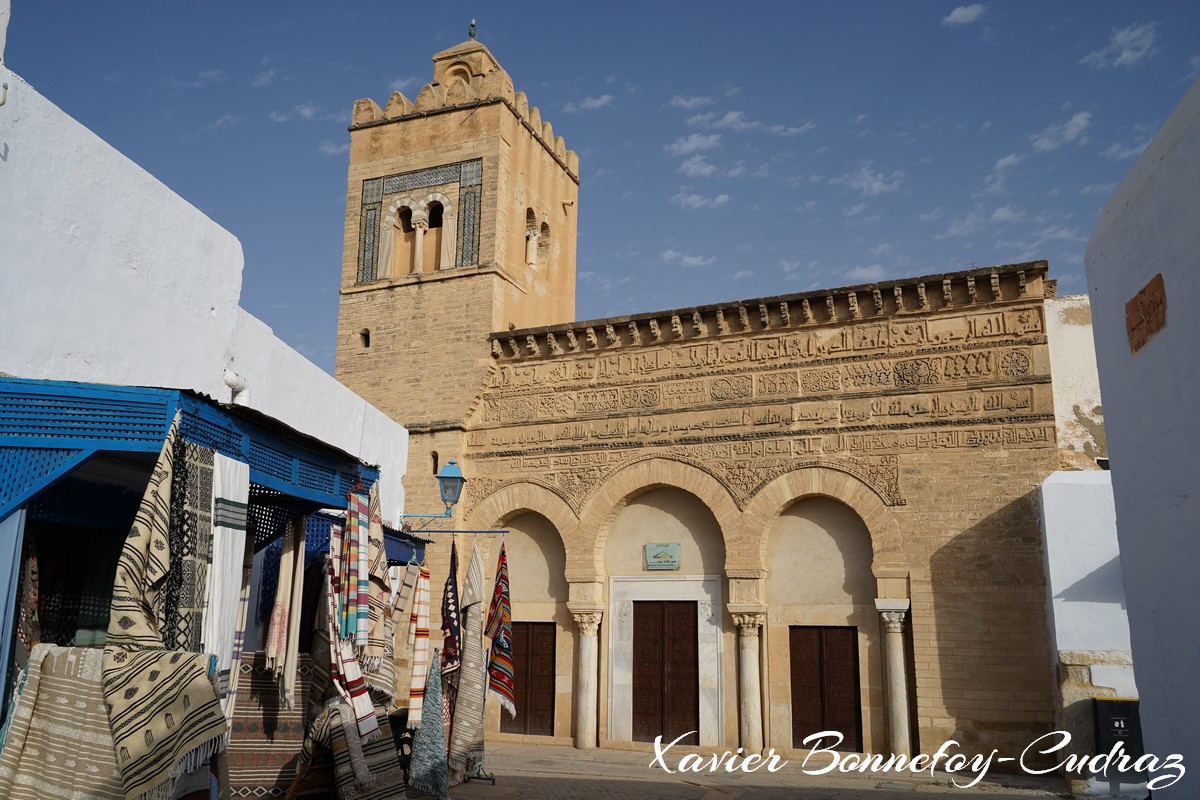 Kairouan - Medina - Mosquee des trois portes
Mots-clés: Al Qayrawān geo:lat=35.67742431 geo:lon=10.10245442 geotagged March&eacute; el Haddadine TUN Tunisie Kairouan patrimoine unesco Medina Mosquee des trois portes Mosque Religion