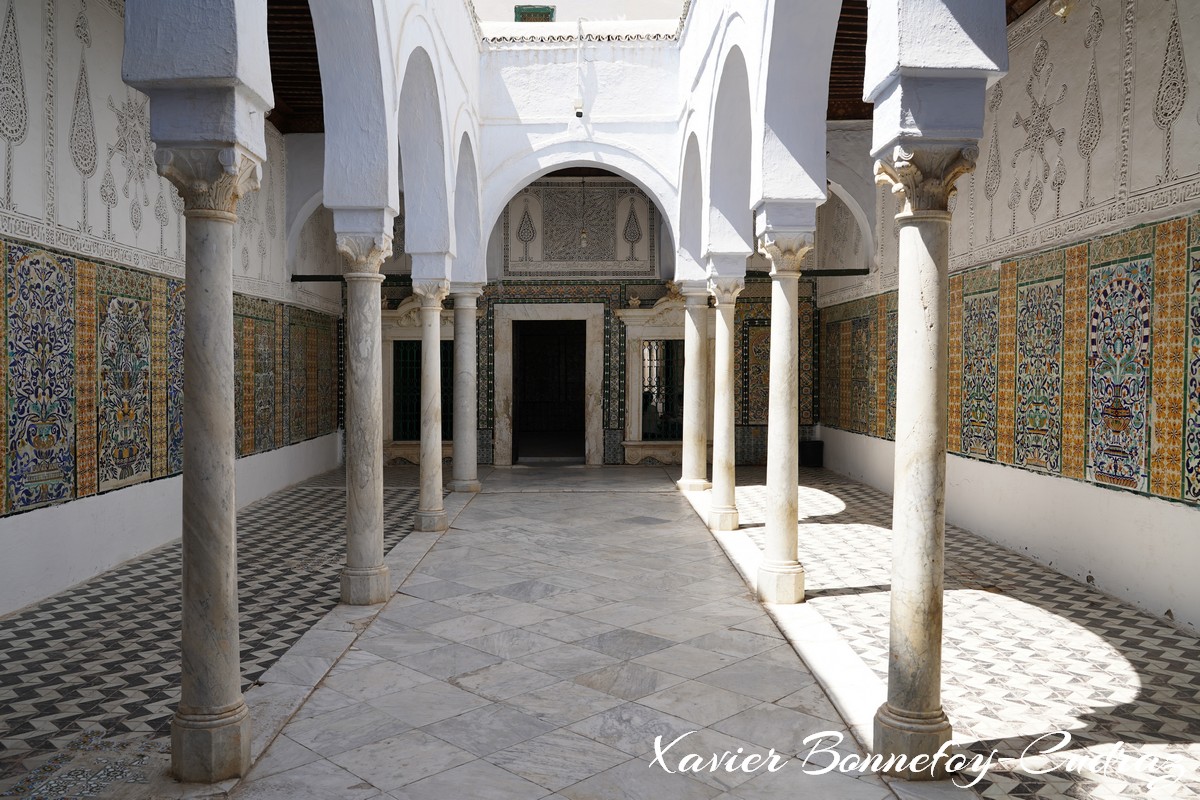 Kairouan - Mosquee du Barbier (mausolee de Sidi Sahbi)
Mots-clés: Al Qayrawān El Mourstane geo:lat=35.68226762 geo:lon=10.09036437 geotagged TUN Tunisie Kairouan patrimoine unesco Mosquee du Barbier Mausolee de Sidi Sahbi Mosque Religion