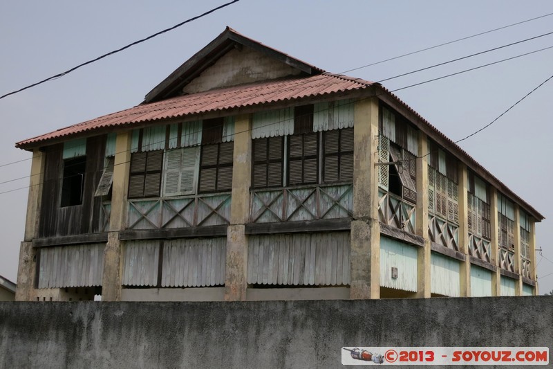 Grand-Bassam - Mess des Officiers
Mots-clés: CIV C&Atilde;&acute;te d'Ivoire patrimoine unesco Grand Bassam Colonial Francais Ruines France geo:lat=5.19657695 geo:lon=-3.73914957 geotagged Lagunes