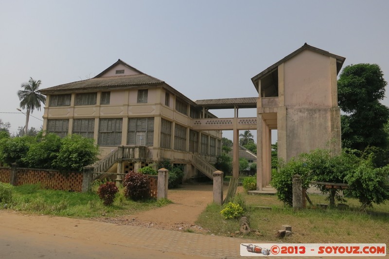 Grand-Bassam - Ancien Hopital
Mots-clés: CIV C&Atilde;&acute;te d'Ivoire patrimoine unesco Grand Bassam Colonial Francais Ruines France geo:lat=5.19630449 geo:lon=-3.73919785 geotagged Lagunes