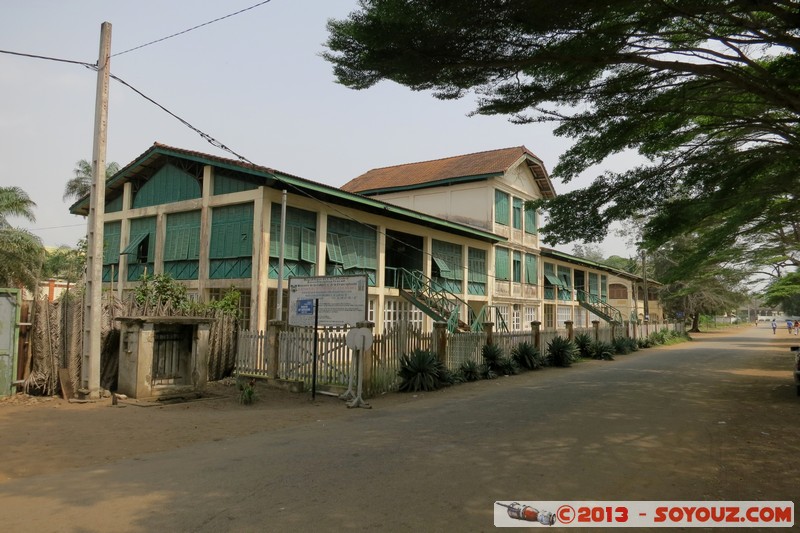 Grand-Bassam - Ancien batiment des PTT
Mots-clés: CIV C&Atilde;&acute;te d'Ivoire patrimoine unesco Grand Bassam Colonial Francais Ruines France geo:lat=5.19543903 geo:lon=-3.73557150 geotagged Lagunes