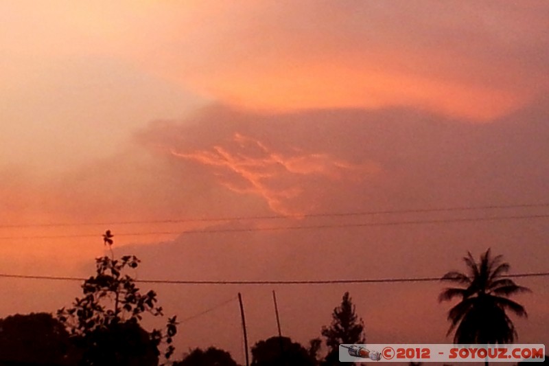 Sunset on Gbamba
Mots-clés: sunset