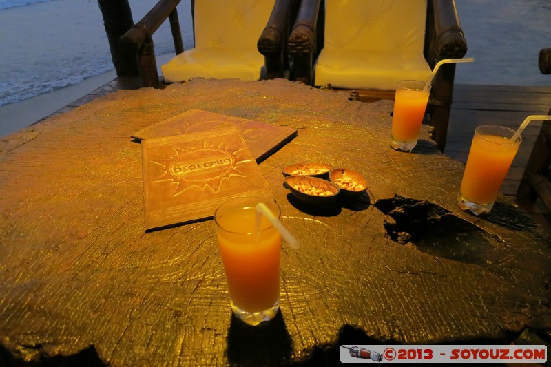 Assinie de Nuit - Hotel O Sole Mio
Mots-clés: CIV CÃ´te d'Ivoire Sud-Como Nuit plage mer Palmier Lumiere geo:lat=5.15807600 geo:lon=-3.46383691 geotagged