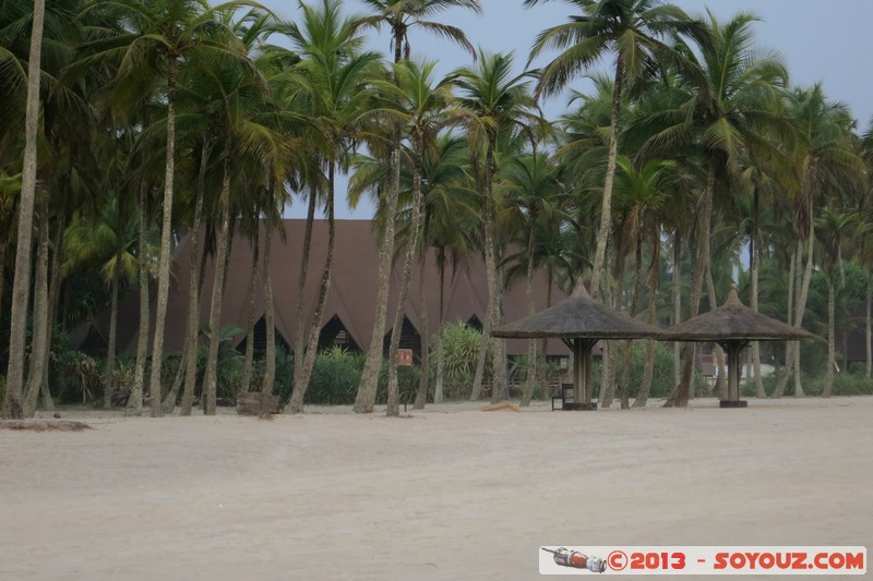Assinie - L'ancien Club Med (Les BronzÃ©s)
Mots-clés: CIV CÃ´te d'Ivoire Sud-Como plage Palmier Ebotiam geo:lat=5.15516155 geo:lon=-3.44361842 geotagged
