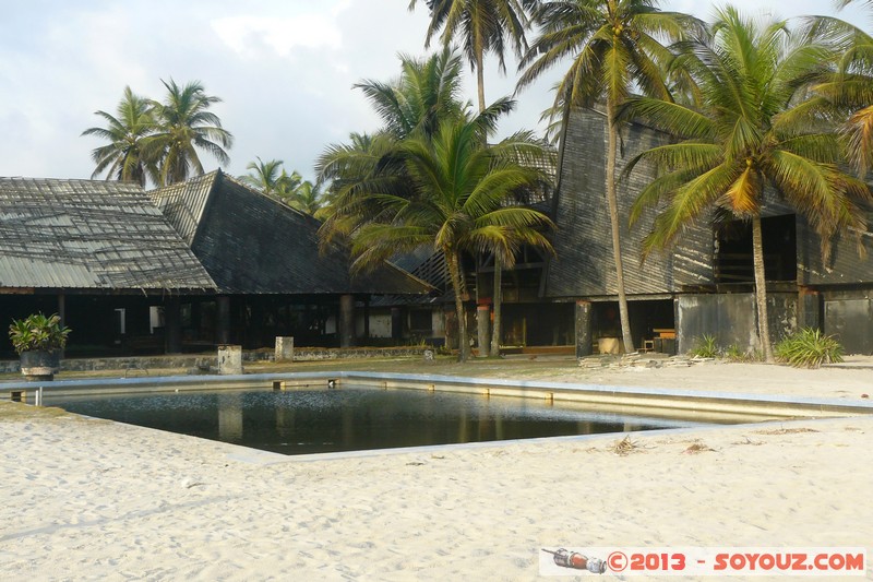 Assinie - ex hotel Valtur Les Paletuviers
Mots-clés: plage Ruines Palmier