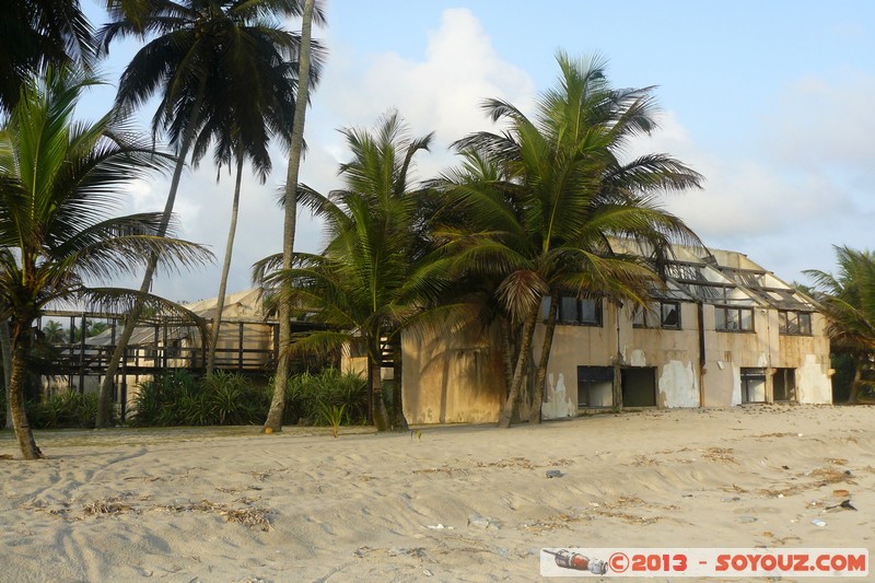 Assinie - ex hotel Valtur Les Paletuviers
Mots-clés: plage Ruines Palmier