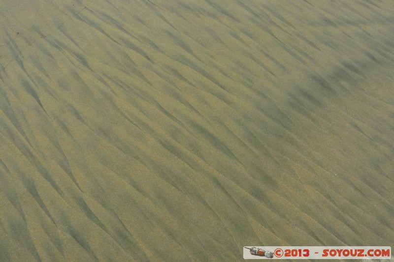 Assinie
Mots-clés: plage Art Insolite