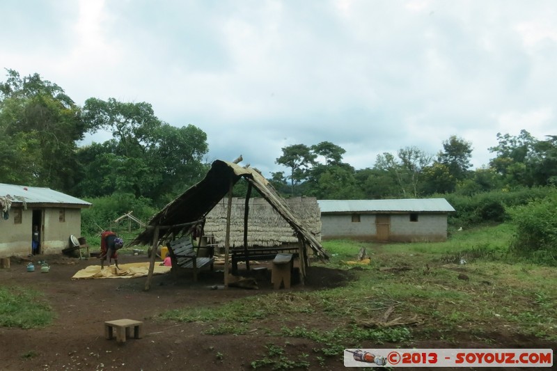 Route Man / Frontière Guinée - Sema
Mots-clés: CIV CÃ´te d'Ivoire Dix-Huit Montagnes geo:lat=7.84832223 geo:lon=-8.00934767 geotagged Sema