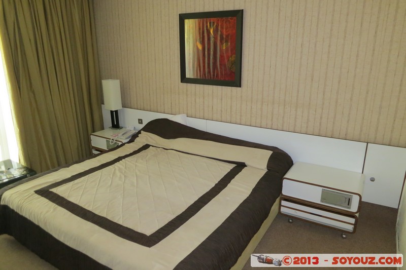 Yamoussoukro - Hotel President - Chambre
Mots-clés: CIV CÃ´te d'Ivoire geo:lat=6.80127721 geo:lon=-5.25155067 geotagged Lacs Nzuessi Yamoussoukro Hotel President 70's Architecture