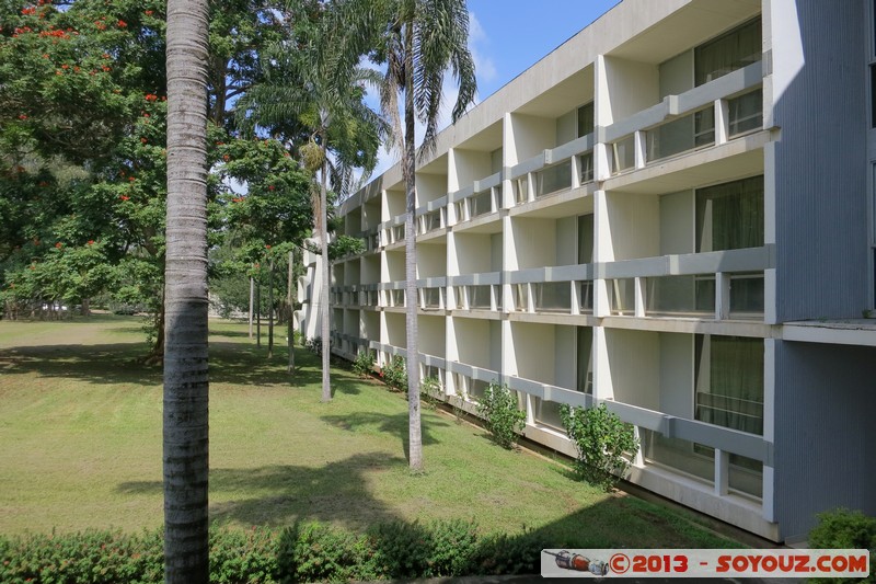Yamoussoukro - Hotel President "Batiment"
Mots-clés: CIV CÃ´te d'Ivoire geo:lat=6.80127721 geo:lon=-5.25155067 geotagged Lacs Nzuessi Yamoussoukro Hotel President 70's Architecture