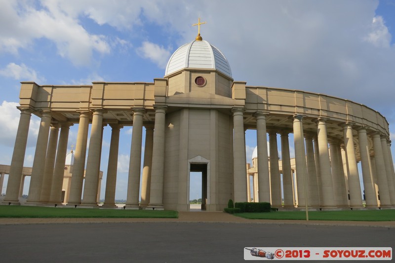 Yamoussoukro - Basilique de Notre Dame de la Paix
Mots-clés: CIV C&Atilde;&acute;te d'Ivoire geo:lat=6.81140165 geo:lon=-5.29544218 geotagged Lacs Yamoussoukro Basilique de Notre Dame de la Paix Eglise Architecture