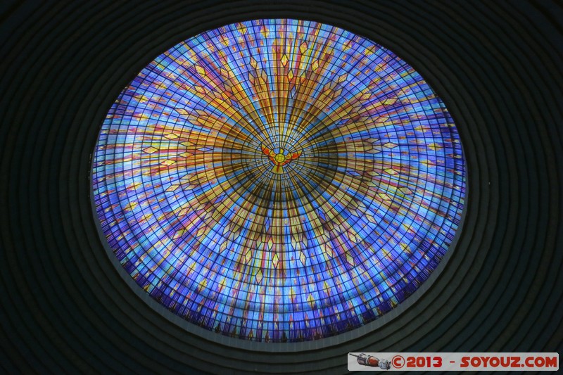 Yamoussoukro - Basilique de Notre Dame de la Paix
Mots-clés: CIV C&Atilde;&acute;te d'Ivoire geo:lat=6.81070700 geo:lon=-5.29717796 geotagged Lacs Yamoussoukro Basilique de Notre Dame de la Paix Eglise Architecture Vitrail