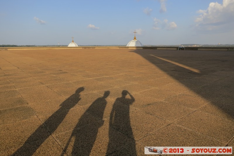 Yamoussoukro - Basilique de Notre Dame de la Paix
Mots-clés: CIV C&Atilde;&acute;te d'Ivoire geo:lat=6.81174432 geo:lon=-5.29699892 geotagged Lacs Yamoussoukro Basilique de Notre Dame de la Paix Eglise Architecture Insolite sunset