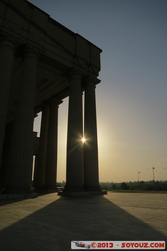 Yamoussoukro - Basilique de Notre Dame de la Paix
Mots-clés: CIV C&Atilde;&acute;te d'Ivoire geo:lat=6.81234711 geo:lon=-5.29625777 geotagged Lacs Yamoussoukro Basilique de Notre Dame de la Paix Eglise Architecture sunset Lumiere