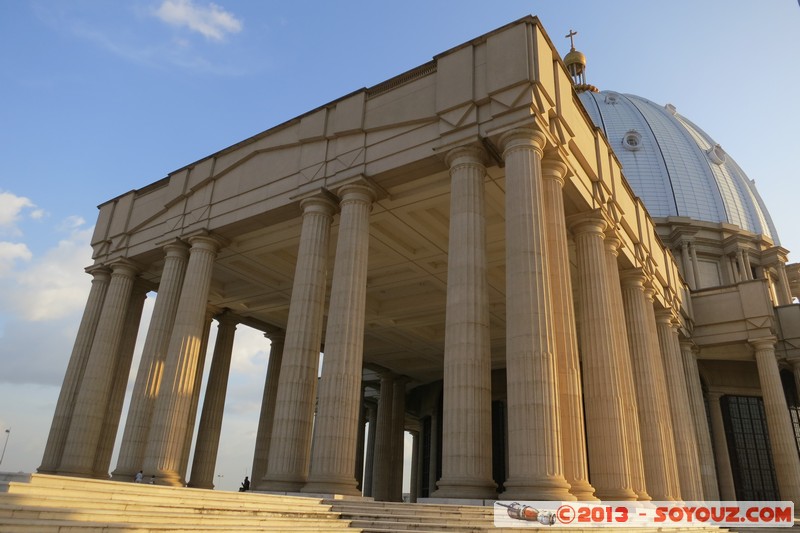 Yamoussoukro - Basilique de Notre Dame de la Paix
Mots-clés: CIV CÃ´te d'Ivoire geo:lat=6.81267112 geo:lon=-5.29672000 geotagged Lacs Yamoussoukro Basilique de Notre Dame de la Paix Eglise Architecture sunset
