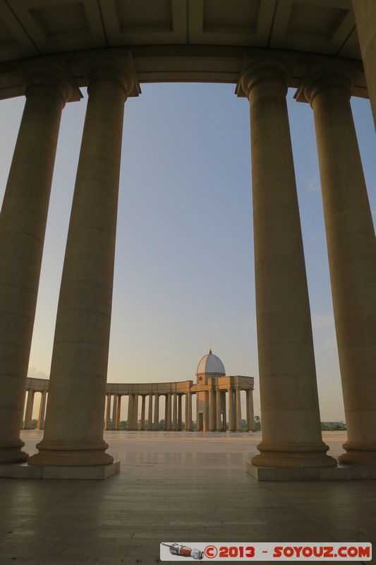 Yamoussoukro - Basilique de Notre Dame de la Paix
Mots-clés: CIV CÃ´te d'Ivoire geo:lat=6.81199356 geo:lon=-5.29552749 geotagged Lacs Yamoussoukro Basilique de Notre Dame de la Paix Eglise Architecture sunset