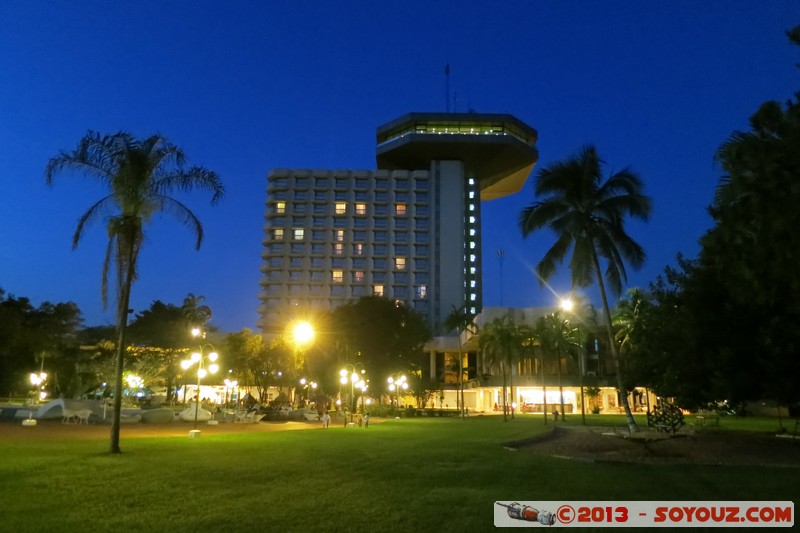 Yamoussoukro by Night - Hotel President
Mots-clés: CIV CÃ´te d'Ivoire geo:lat=6.80190575 geo:lon=-5.25197983 geotagged Lacs Nzuessi Yamoussoukro Hotel President 70's Architecture Nuit