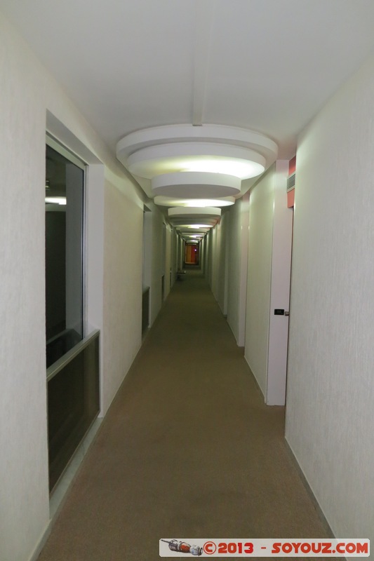 Yamoussoukro - Hotel President - Couloir
Mots-clés: CIV CÃ´te d'Ivoire geo:lat=6.80126256 geo:lon=-5.25151446 geotagged Lacs Nzuessi Yamoussoukro Hotel President 70's Architecture