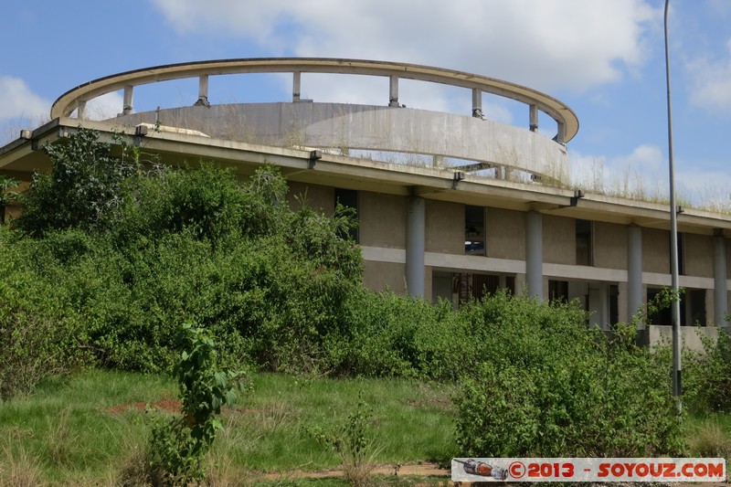 Yamoussoukro - Ruines de la Maison du PDCI-RDA
Mots-clés: CIV CÃ´te d'Ivoire geo:lat=6.79723958 geo:lon=-5.25665760 geotagged Lacs Nzuessi Yamoussoukro Maison du PDCI-RDA Ruines Architecture