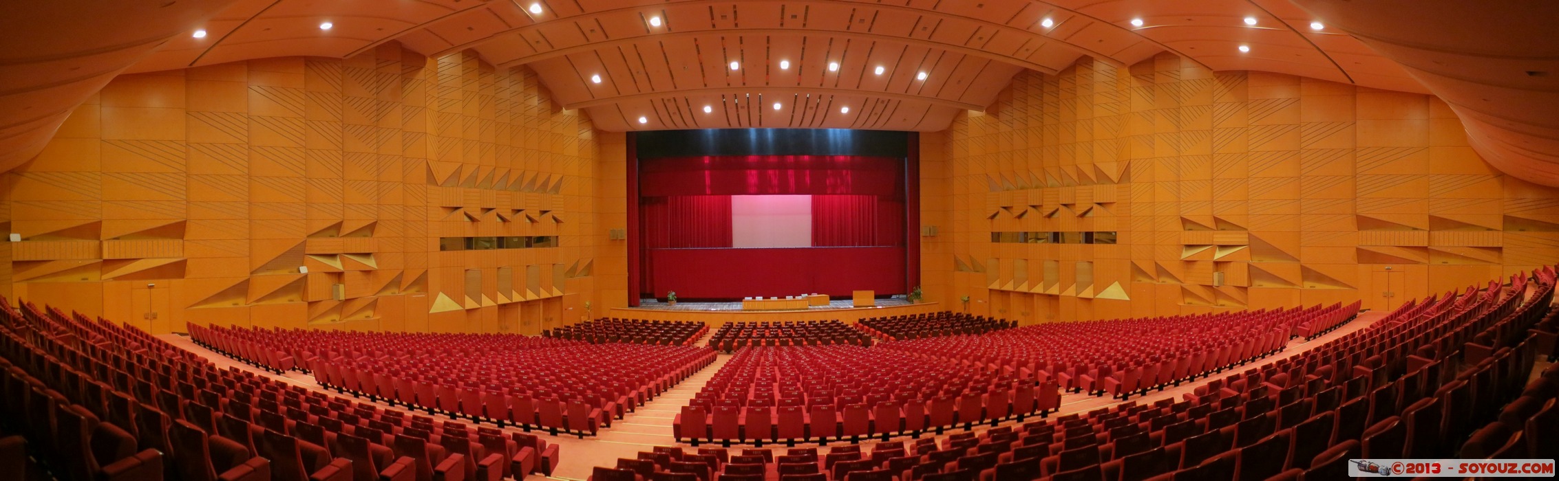 Yamoussoukro - Fondation Felix Houphouet-Boigny - Salle de reunion
La Fondation Felix Houphouet-Boigny pour la recherche de la Paix
Mots-clés: CIV C&Atilde;&acute;te d'Ivoire geo:lat=6.79621473 geo:lon=-5.26454564 geotagged Lacs Nzuessi Yamoussoukro Fondation Felix Houphouet-Boigny panorama Architecture