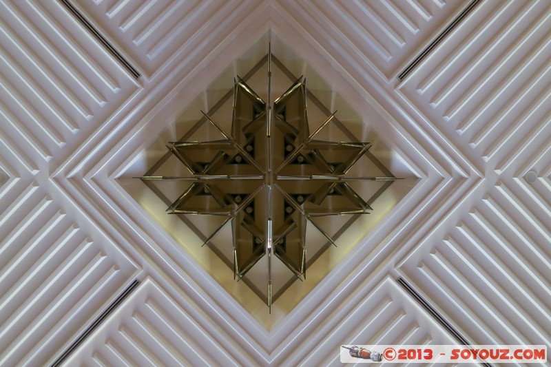 Yamoussoukro - Fondation Felix Houphouet-Boigny - Plafonnier
La Fondation Felix Houphouet-Boigny pour la recherche de la Paix
Mots-clés: CIV C&Atilde;&acute;te d'Ivoire geo:lat=6.79691399 geo:lon=-5.26481420 geotagged Lacs Nzuessi Yamoussoukro Fondation Felix Houphouet-Boigny Architecture