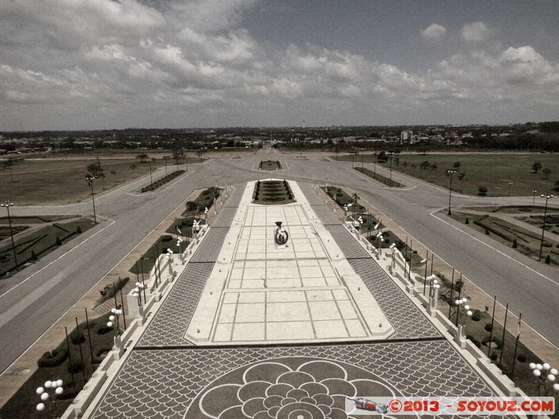 Yamoussoukro - Fondation Felix Houphouet-Boigny - Le parvis
La Fondation Felix Houphouet-Boigny pour la recherche de la Paix
Mots-clés: CIV C&Atilde;&acute;te d'Ivoire geo:lat=6.79736277 geo:lon=-5.26483240 geotagged Lacs Nzuessi Yamoussoukro Fondation Felix Houphouet-Boigny old camera