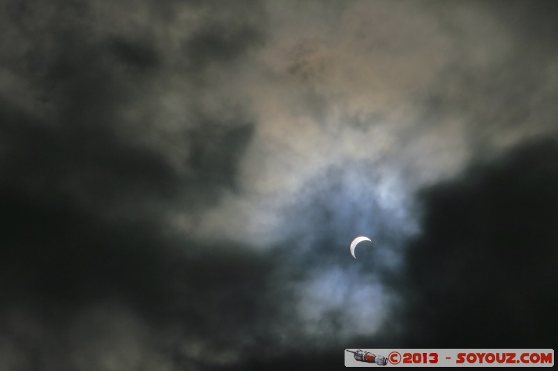 Yamoussoukro - Eclipse partielle de Soleil
La Fondation Felix Houphouet-Boigny pour la recherche de la Paix
Mots-clés: CIV C&Atilde;&acute;te d'Ivoire geo:lat=6.79803862 geo:lon=-5.26480240 geotagged Lacs Nzuessi Yamoussoukro Fondation Felix Houphouet-Boigny Eclipse soleil