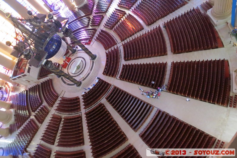 Yamoussoukro - Basilique de Notre Dame de la Paix - Le Dome
Mots-clés: CIV C&Atilde;&acute;te d'Ivoire Yamoussoukro Lacs Basilique de Notre Dame de la Paix Eglise Architecture