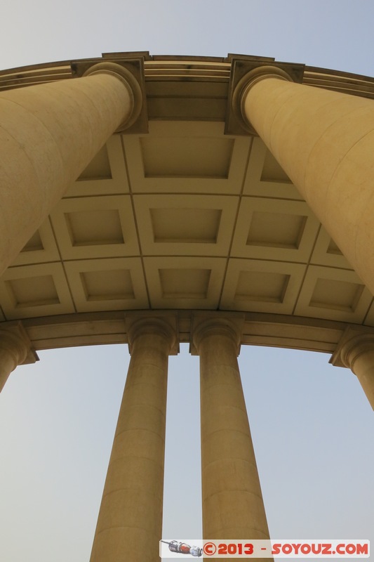 Yamoussoukro - Basilique de Notre Dame de la Paix - Le Dome
Mots-clés: CIV C&Atilde;&acute;te d'Ivoire Yamoussoukro Lacs Basilique de Notre Dame de la Paix Eglise Architecture