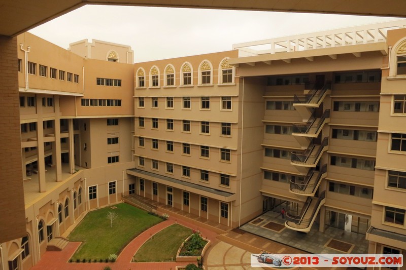 Yamoussoukro - Hotel des Parlementaires
Mots-clés: CIV C&Atilde;&acute;te d'Ivoire Yamoussoukro Hotel des Parlementaires