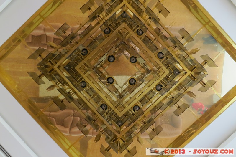 Yamoussoukro - Fondation Felix Houphouet-Boigny - Plafonnier
La Fondation Felix Houphouet-Boigny pour la recherche de la Paix
Mots-clés: CIV CÃ´te d'Ivoire Yamoussoukro Fondation Felix Houphouet-Boigny Architecture