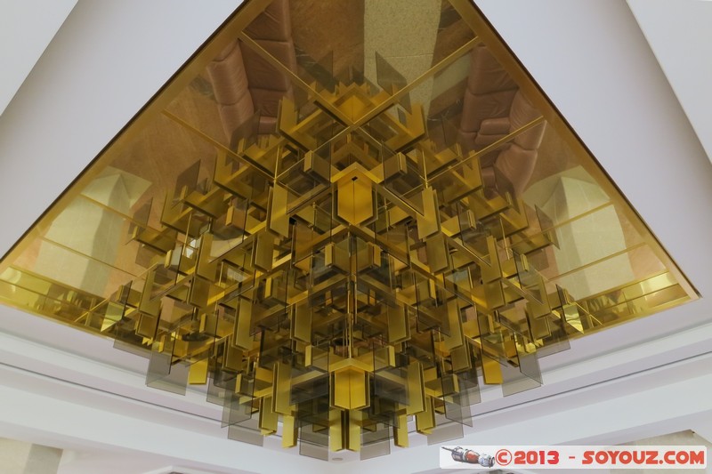 Yamoussoukro - Fondation Felix Houphouet-Boigny - Plafonnier
La Fondation Felix Houphouet-Boigny pour la recherche de la Paix
Mots-clés: CIV CÃ´te d'Ivoire Yamoussoukro Fondation Felix Houphouet-Boigny Architecture Art picture