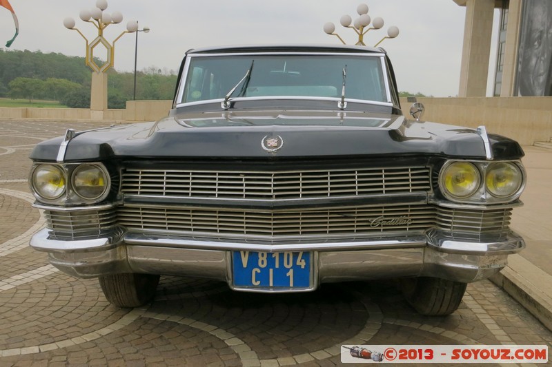 Yamoussoukro - Cadillac de feu Felix Houphouet-Boigny
Mots-clés: CIV CÃ´te d'Ivoire Yamoussoukro Fondation Felix Houphouet-Boigny voiture Cadillac