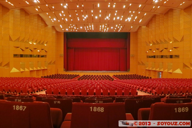 Yamoussoukro - Fondation Felix Houphouet-Boigny - Salle de reunion
La Fondation Felix Houphouet-Boigny pour la recherche de la Paix
Mots-clés: CIV CÃ´te d'Ivoire Yamoussoukro Fondation Felix Houphouet-Boigny Architecture