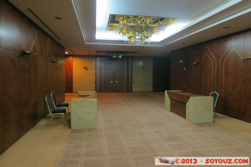 Yamoussoukro - Fondation Felix Houphouet-Boigny - Porte du bureau du PrÃ©sident
La Fondation Felix Houphouet-Boigny pour la recherche de la Paix
Mots-clés: CIV CÃ´te d'Ivoire Yamoussoukro Fondation Felix Houphouet-Boigny Architecture