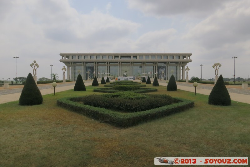 Yamoussoukro - Fondation Felix Houphouet-Boigny
La Fondation Felix Houphouet-Boigny pour la recherche de la Paix
Mots-clés: CIV CÃ´te d'Ivoire Yamoussoukro Fondation Felix Houphouet-Boigny Architecture