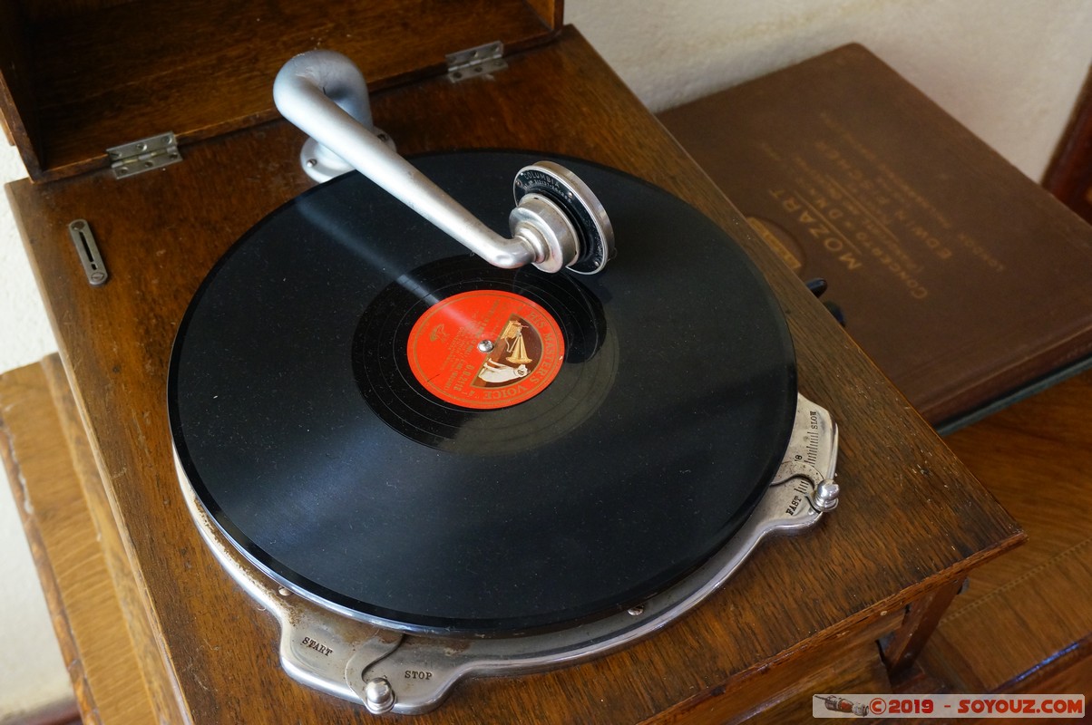 Nairobi - Karen Blixen Museum
Mots-clés: KEN Kenya Nairobi Area Ololua Ridge Karen Karen Blixen Museum Machine