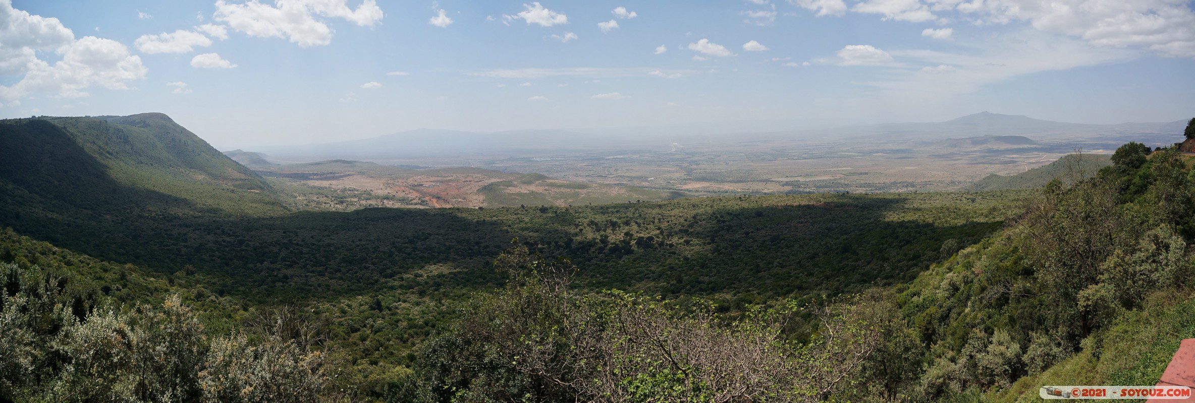 Rift Valley - Jambo Scenic View - panorama
Mots-clés: geo:lat=-1.05609722 geo:lon=36.60275280 geotagged KEN Kenya Larkhill Nakuru paysage Rift Valley panorama