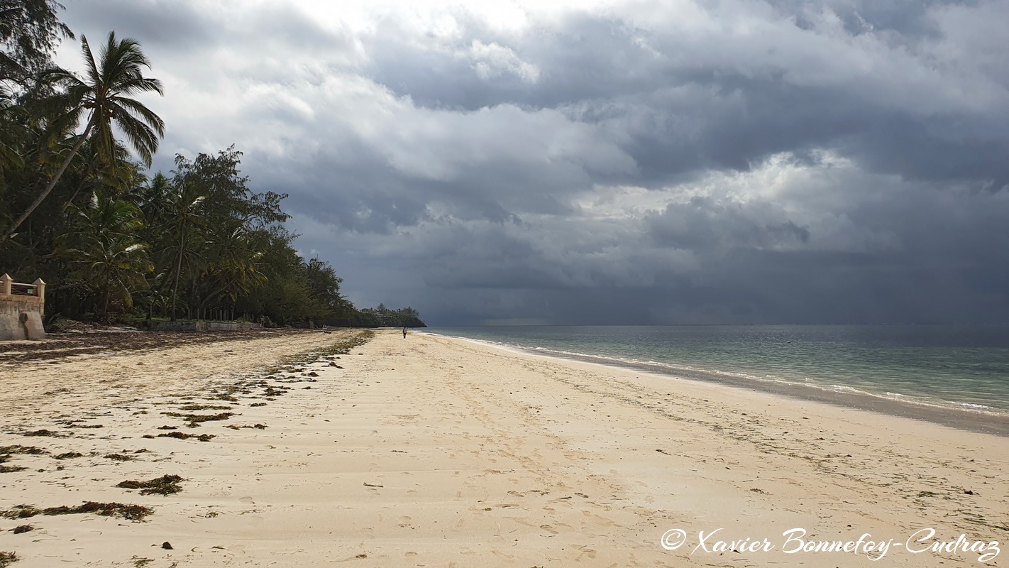 Mombasa - Bamburi Beach
Mots-clés: Bamburi Beach geo:lat=-3.98701535 geo:lon=39.74028967 geotagged KEN Kenya Mombasa Severin Sea Lodge Mer plage
