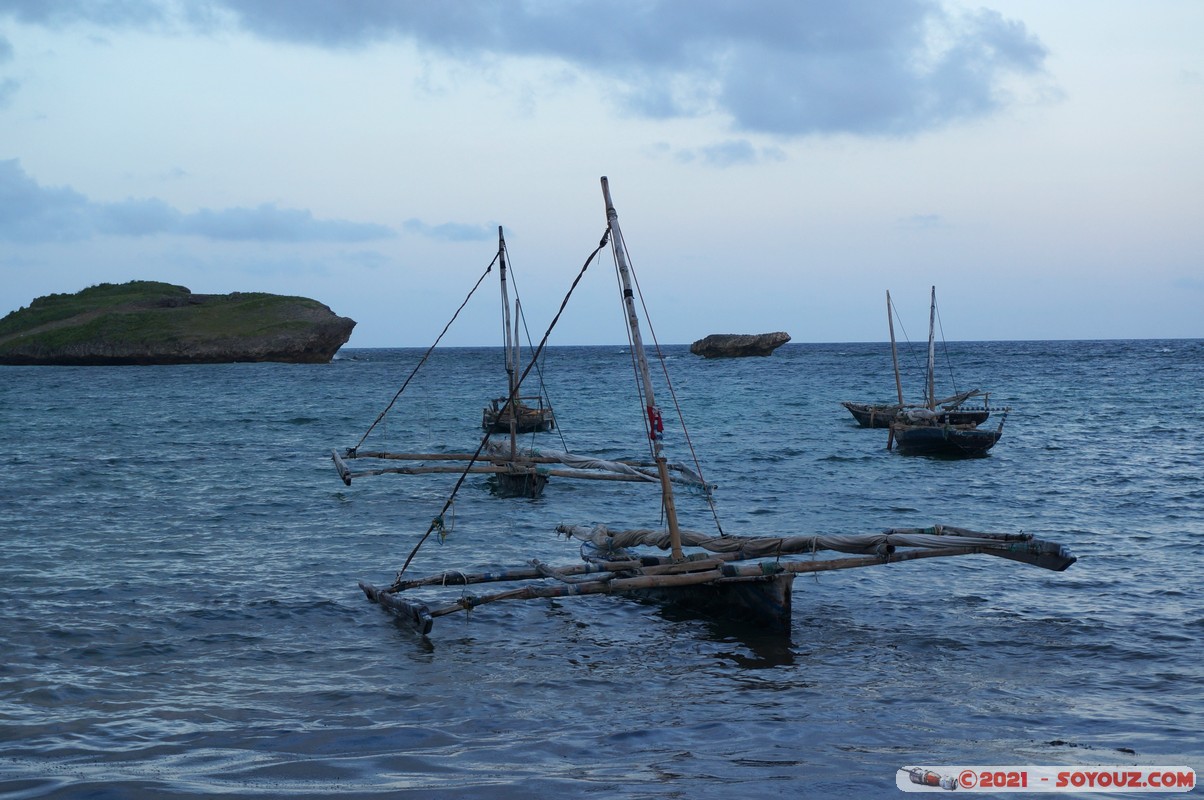 Watamu bay
Mots-clés: geo:lat=-3.35396551 geo:lon=40.02383478 geotagged KEN Kenya Kilifi Watamu plage Mer Watamu bay bateau sunset