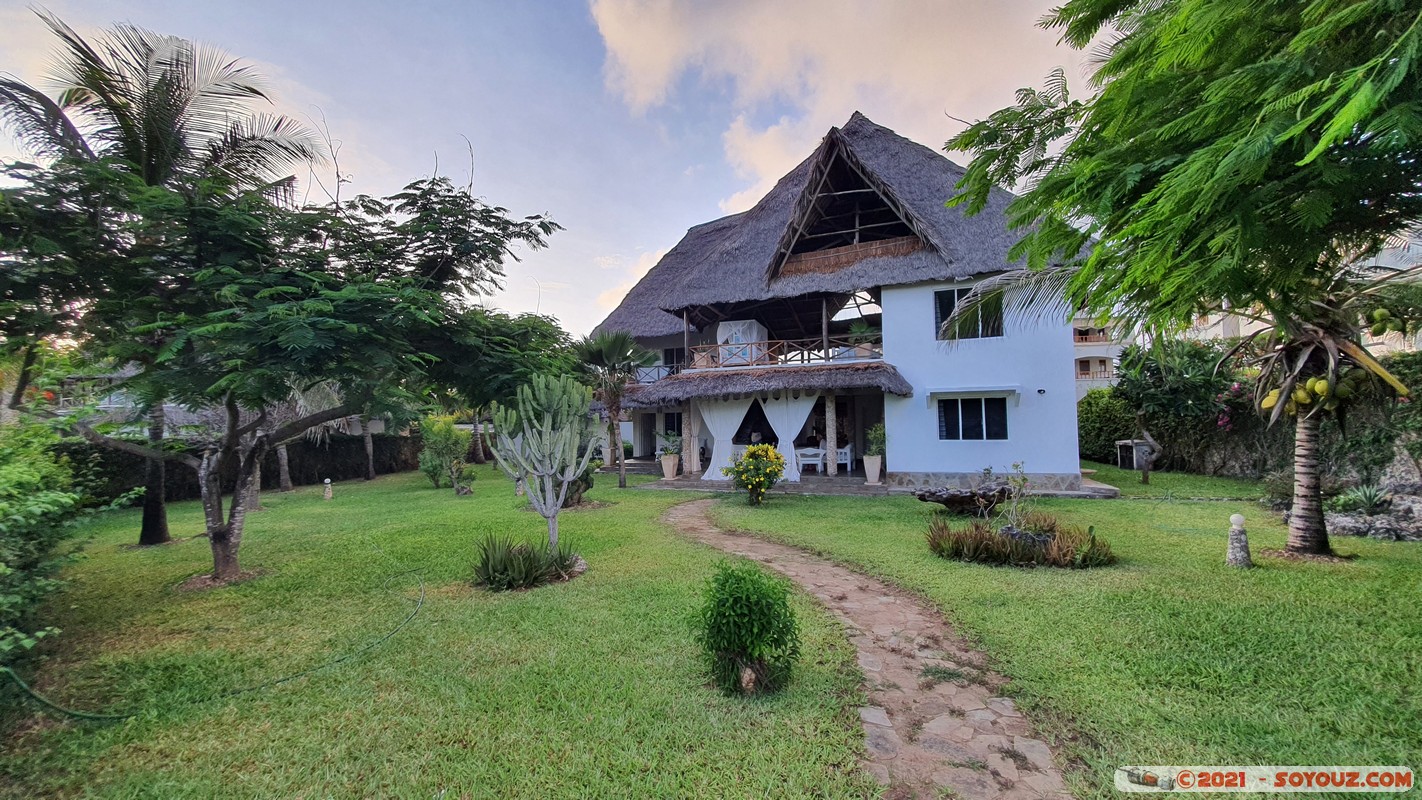 Watamu - Nyumba Sara
Mots-clés: geo:lat=-3.35110321 geo:lon=40.02386418 geotagged KEN Kenya Kilifi Watamu Nyumba Sara