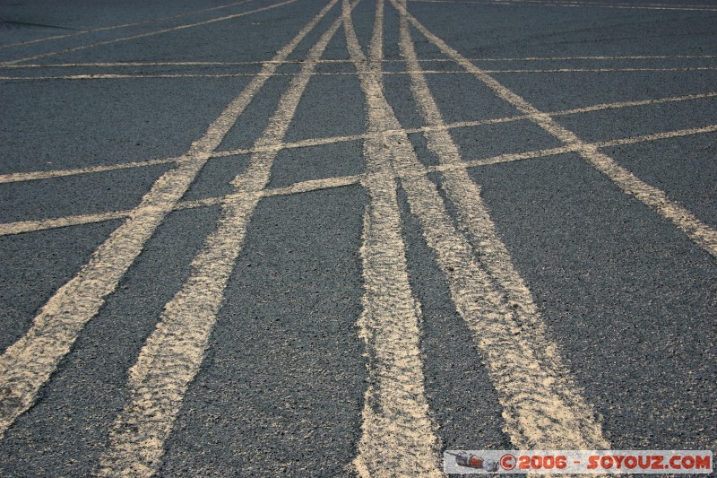 Tracks
Mots-clés: Waw al-Namus volcan volcano desert