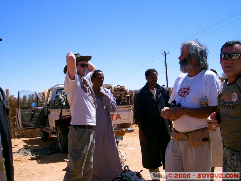 Les aurevoirs a nos guides Touaregs
Les aurevoirs a nos guides Touaregs
