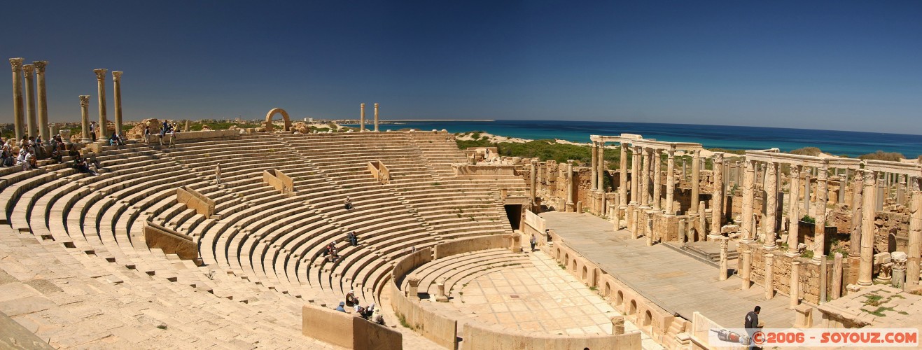 Vue large du th�atre
