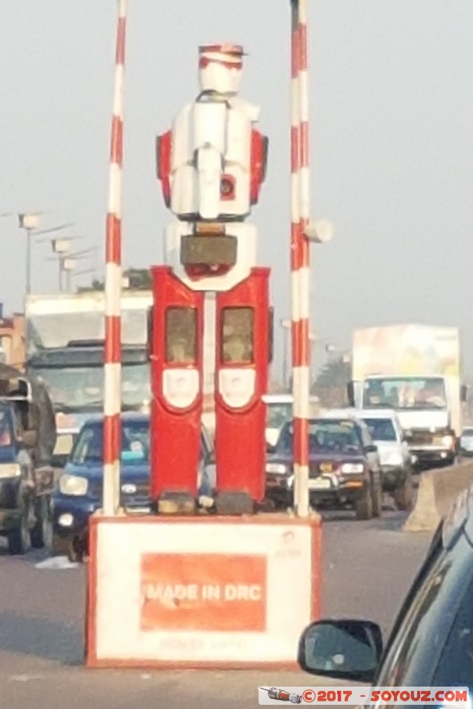 Kinshasa - Robot de signalisation
Mots-clés: COD geo:lat=-4.38500000 geo:lon=15.36055556 geotagged Kinshasa Ndanu R&eacute;publique D&eacute;mocratique du Congo Robot de signalisation