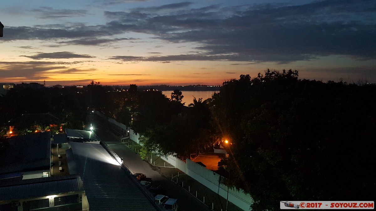 Kinshasa - La Gombe - Coucher de Soleil sur le Congo
Mots-clés: COD geo:lat=-4.30361111 geo:lon=15.29388889 geotagged Kalina Kinshasa R&eacute;publique D&eacute;mocratique du Congo Gombe Avenue Kalemie sunset Riviere Congo Nuit