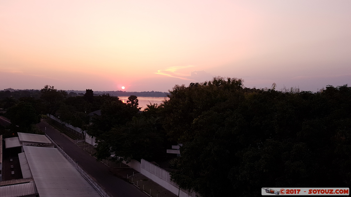 Kinshasa - La Gombe - Coucher de Soleil sur le Congo
Mots-clés: COD geo:lat=-4.30361111 geo:lon=15.29416667 geotagged Kalina Kinshasa R&eacute;publique D&eacute;mocratique du Congo Gombe Avenue Kalemie sunset Riviere Congo