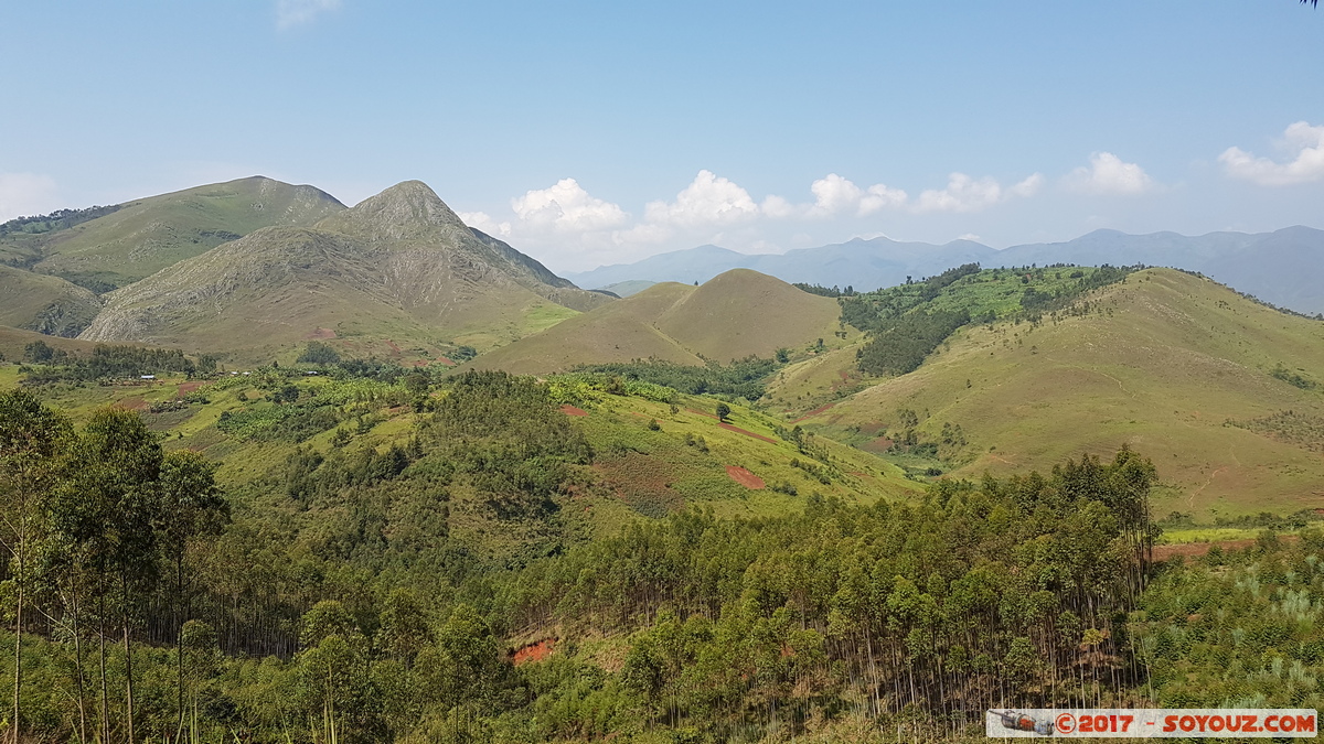 Sud Kivu - Route des Escarpements
Mots-clés: COD geo:lat=-2.69457305 geo:lon=28.89517200 geotagged Nyagezi R&eacute;publique D&eacute;mocratique du Congo Sud-Kivu Route des Escarpements
